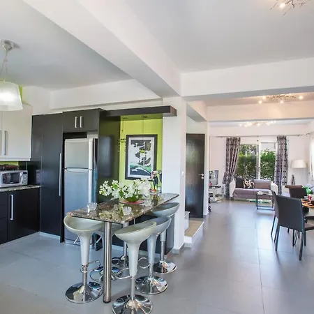 Willa Papantonia Protaras